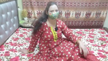 Hot Pizza Guy! Wild Doggystyle with Desi Bhabhi's Big Booty!