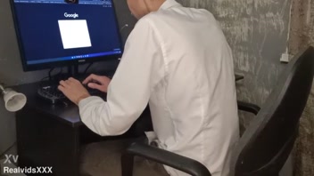 Pregnant Wife Replaces Porn with Hot Blowjob!